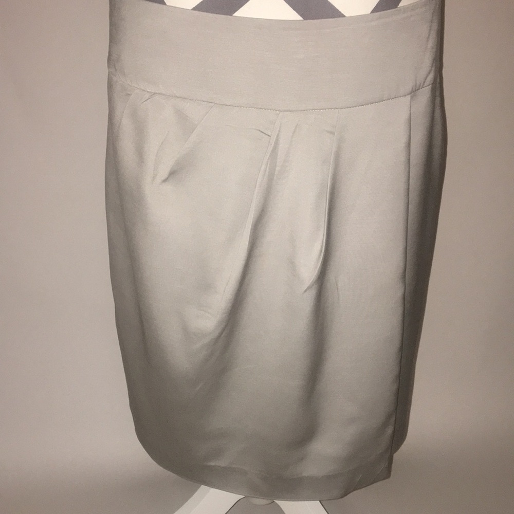 PLEATED LIGHT GRAY SKIRT